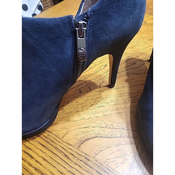 Vince Camuto Heels Blue Suede 4" Heel Never Worn 8.5 - Picture 9 of 9